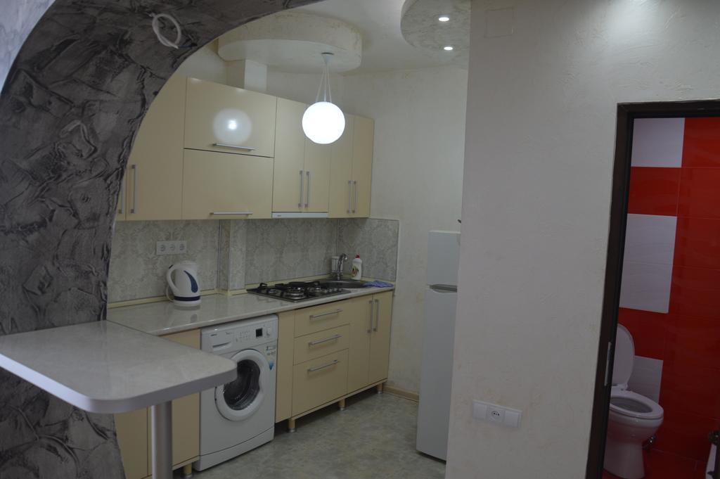 Irakli'S Apartment With Sea View 巴统 客房 照片