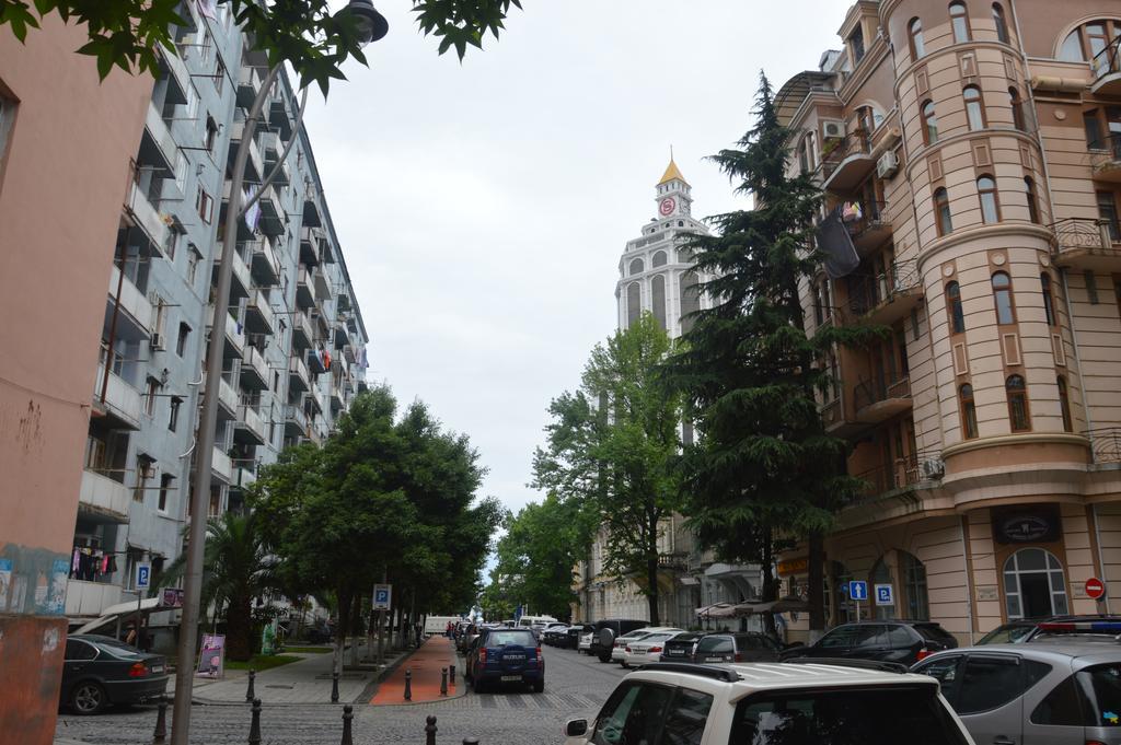 Irakli'S Apartment With Sea View 巴统 客房 照片