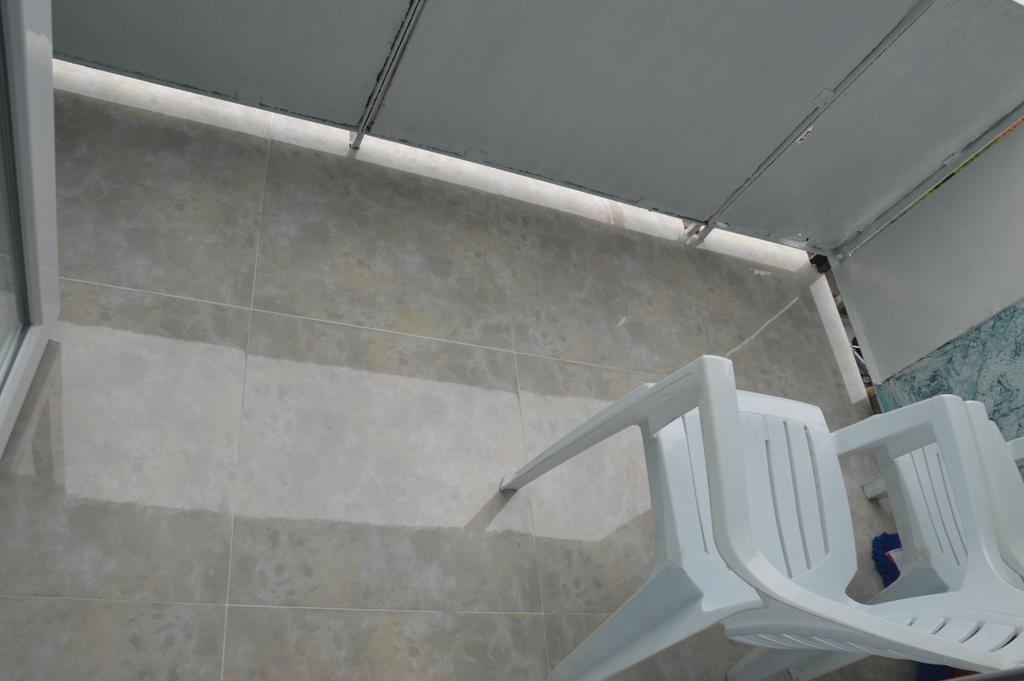 Irakli'S Apartment With Sea View 巴统 客房 照片