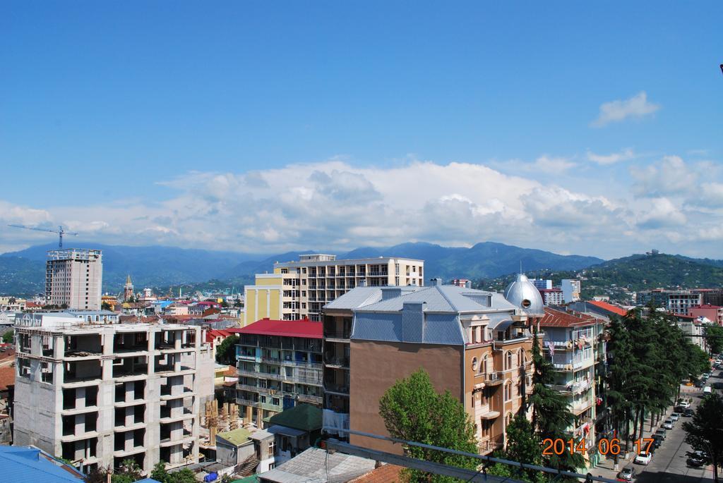 Irakli'S Apartment With Sea View 巴统 客房 照片